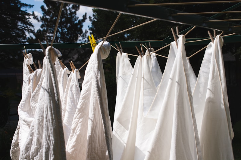 Besondere Materialien für nachhaltige Hochzeitskleider: Ein Leitfaden für umweltbewusste Bräute